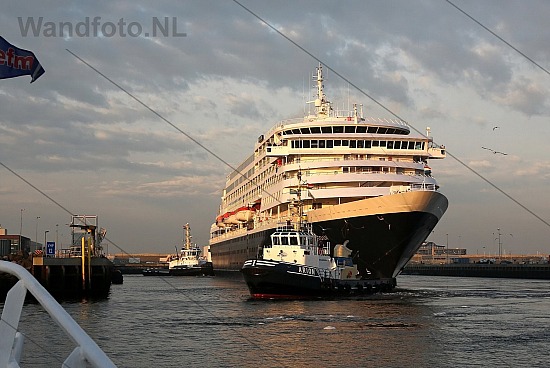 Binnenkomst HAL cruiseschip Prinsendam