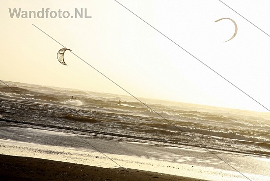 Kitesurfen, Kennemerstrand - Grote Strand, IJmuiden aan Zee