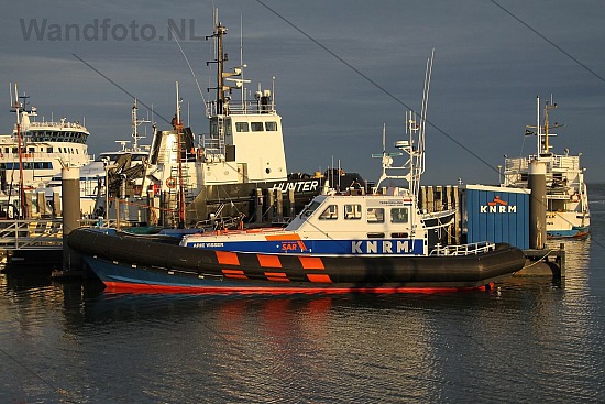 KNRM-Reddingboot Arie Visser en sleepboot Hunter, Terschelling
