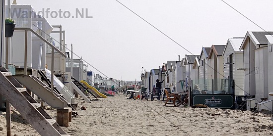 Strandhuisjes tijdens de opbouwperiode IJmuiden