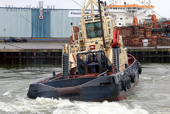 Cruiseferry King Seaways komt IJmuiden binnen tijdens stormweer
