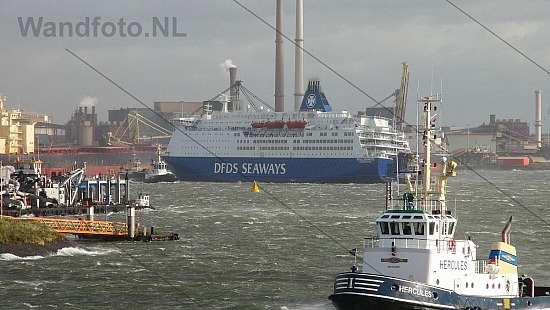 Buitenhaven, IJmuiden
Cruiseferry King Seaways komt binnen en ve