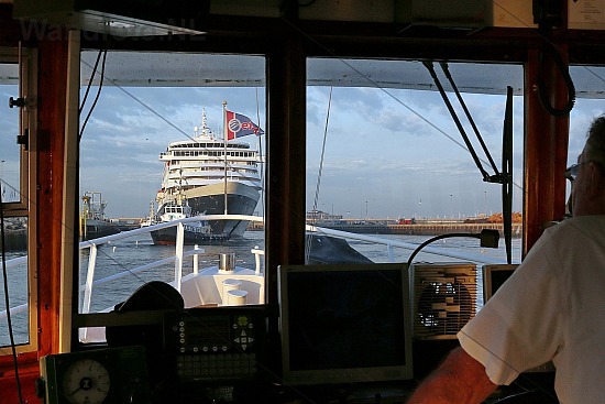 Binnenkomst HAL cruiseschip Prinsendam
