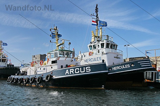 Doop van de sleepboot Triton van Iskes, Loggerkade, IJmuiden