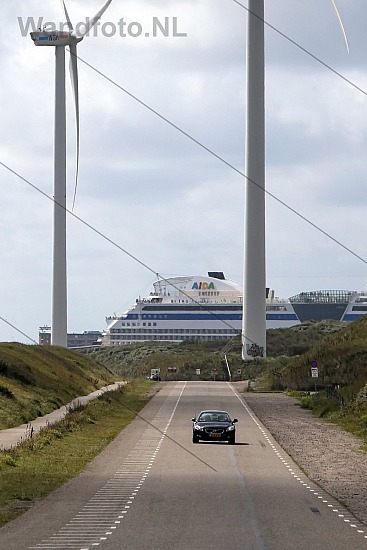 Reyndersweg, Velsen-Noord
Cruiseschip AIDAluna meert aan bij de