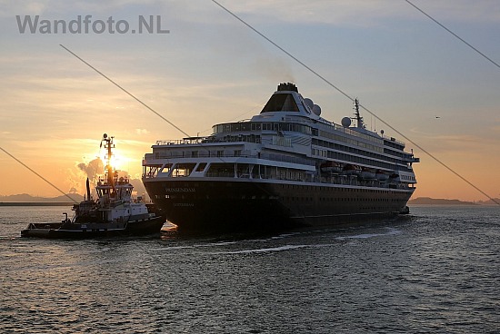 Eerste aankomst HAL cruiseschip Prinsendam, IJmuiden