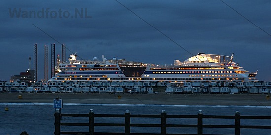 Kleine strand, IJmuiden
Zicht op cruiseschip AidaLuna
NWFoto / K