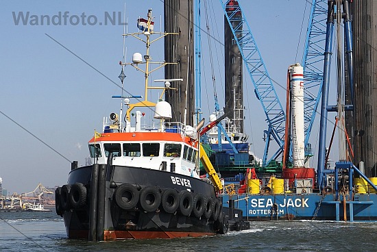 Sea Jack komt binnen samen met de Bever, Buitenhaven, IJmuiden