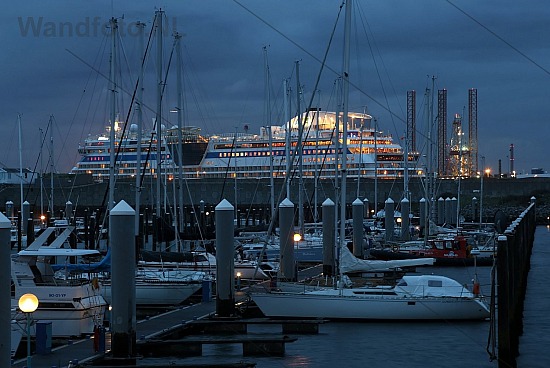 Marina Seaport, IJmuiden
Zicht op cruiseschip AidaLuna
NWFoto /