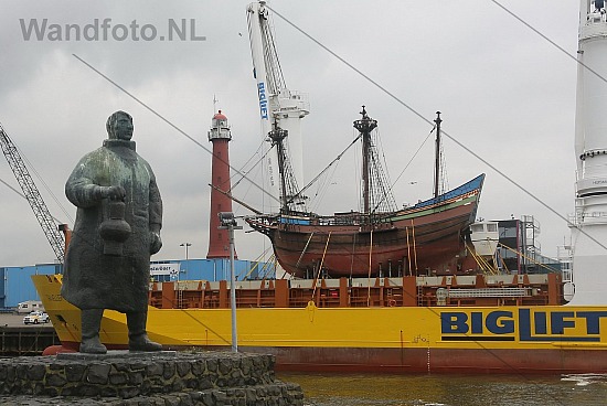 Replica VOC-schip Halve maen in IJmuiden gearriveerd