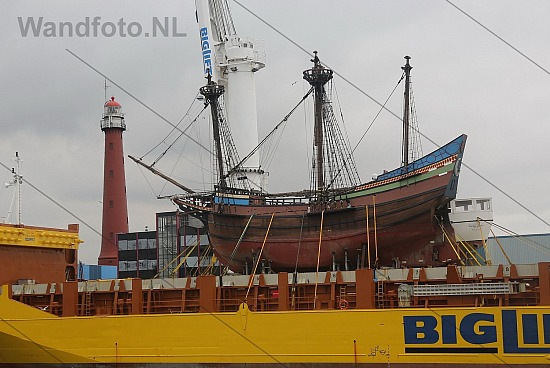 Replica VOC-schip Halve maen in IJmuiden gearriveerd