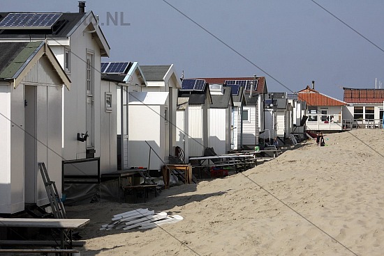 Opbouwen strandhuisjes, IJmuiden aan Zee