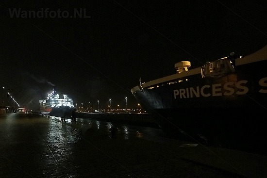 Noordersluis, IJmuiden
Twee DFDS-ferries in de Noordersluis voor