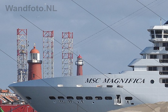 Cruiseschip MSC Magnifica, Felison Cruise Terminal, IJmuiden (Fo