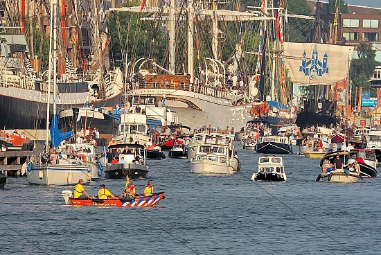 Life Brigade on patrol during Sail Amsterdam 2015., Amsterdam