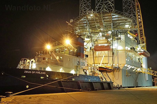 Sleepboot Zeus of Finland met booreiland Prospector 1, IJmuiden