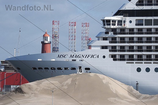 Cruiseschip MSC Magnifica, Felison Cruise Terminal, IJmuiden (Fo