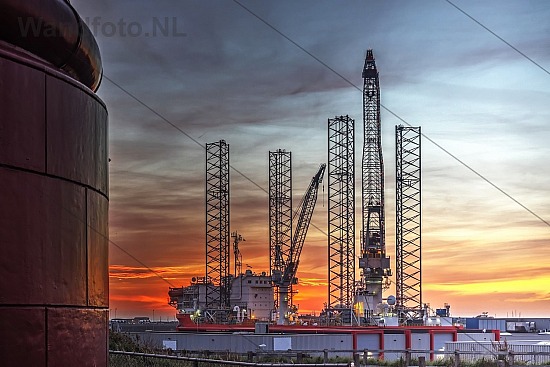 Seafox 5 bij zonsondergang, IJmondhaven, IJmuiden