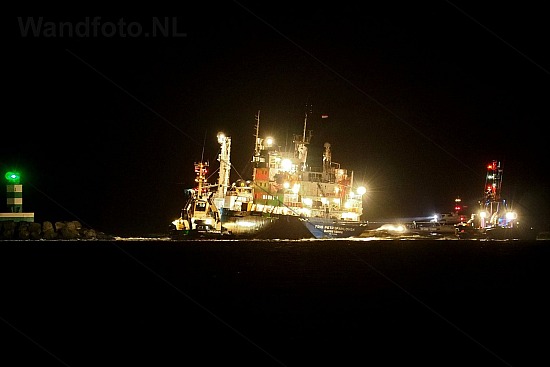 Schip op Zuidpier gelopen, Buitenhaven, IJmuiden