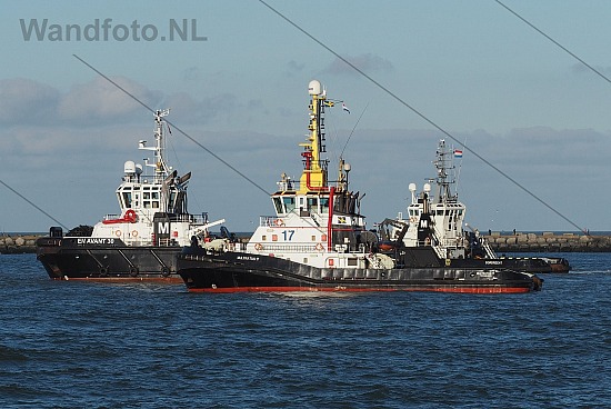 Booreiland Prospector 1 vertrekt naar zee, Buitenhaven, IJmuiden