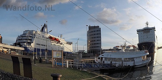 Kop van de Haven, IJmuiden | 
DFDS-ferries samen in IJmuiden |
