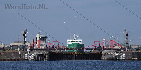 Vrachtschip Arklow Resolve, Middensluis, IJmuiden
