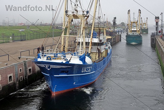 Vissers terug van protest in Amsterdam, Zuidersluis, IJmuiden