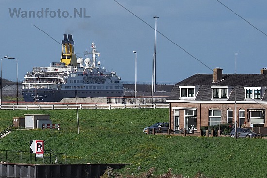 Cruiseschip Sage Pearl II, Buitenhaven, IJmuiden