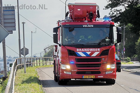 Hoogwerker 12-2450 van brandweer Velsen-Zuid, IJmuiden
