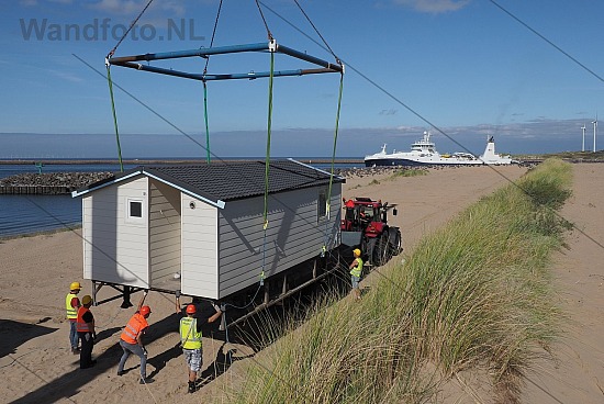 Strandhuisjestransport Kleine Strand IJmuiden, IJmuiden aan Zee