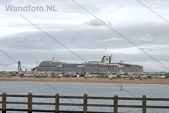 Vertrek gloednieuw cruiseschip Rotterdam (HAL), IJmuiden