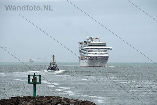 Maiden Call Cruiseschip Azura, Felison Cruise Terminal, IJmuiden