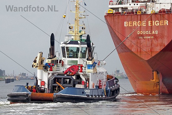 Sleepboot Ginger Noordzeekanaal Velsen-Zuid, IJmuiden