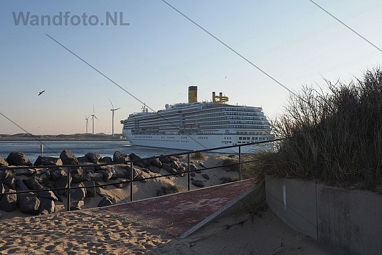 Cruiseschip Costa Mediterranea, IJmuiden aan Zee