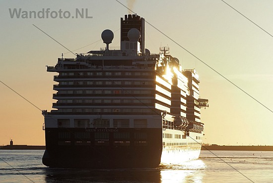 Cruiseschip Nieuw Statendam, Felison Cruise Terminal, IJmuiden