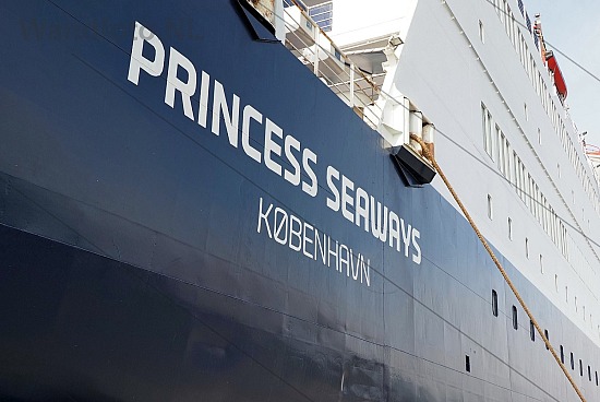 Cruiseferry Princess Seaways aan de kant ivm Corona, IJmuiden