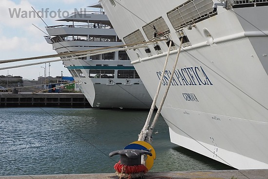 Cruiseschepen Artania en Costa Pacifica, Felison Cruise Terminal