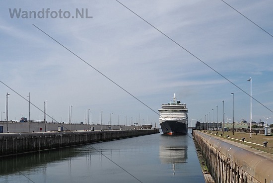 Cruiseschip Queen Victoria, Noordersluis, IJmuiden (FotoKvL/16-0