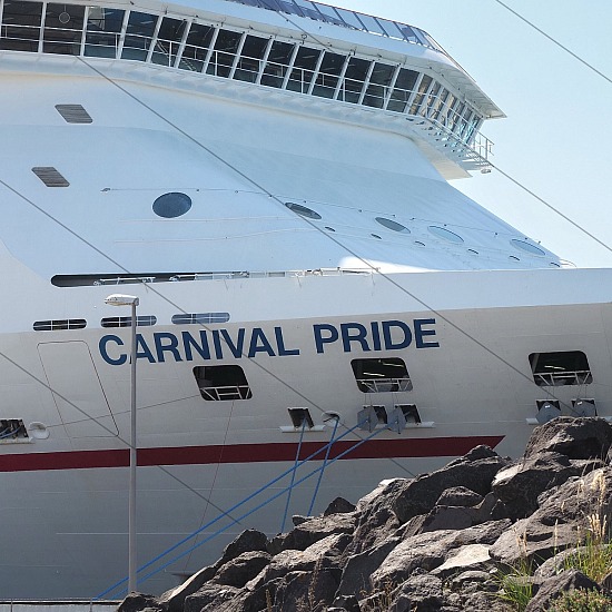 Cruiseschip carnival pride, Felison Cruise Terminal, IJmuiden