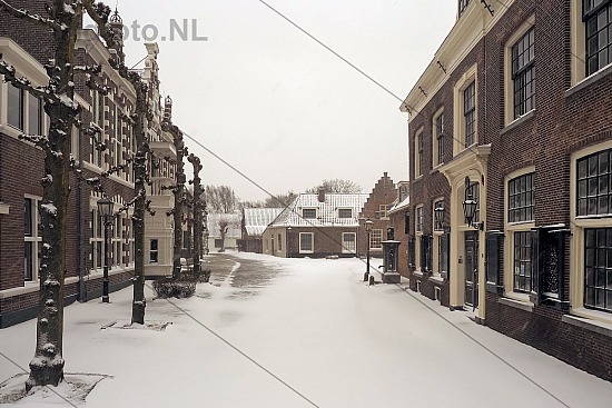 Eerste sneeuw van 2021, Torenstraat, Dorp Velsen