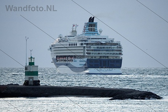 Vertrek cruiseschip Marella Explorer, Buitenhaven, IJmuiden (Fot