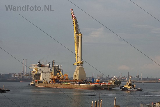 Transport drilling template van Breman op Bokalift 1, IJmuiden