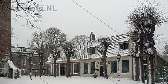 Eerste sneeuw van 2021, Kerkplein, Dorp Velsen