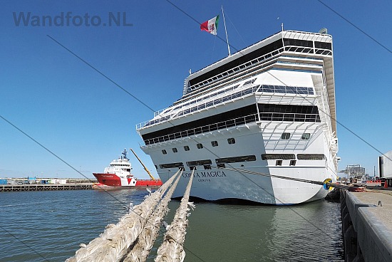 Cruiseschip Costa Magica, Felison Cruise Terminal, IJmuiden