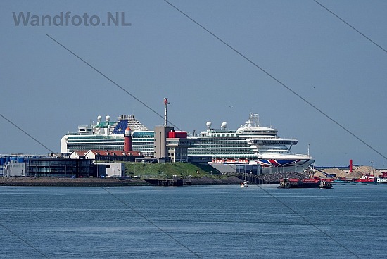 Cruiseschip Ventura, Felison Cruise Terminal, IJmuiden (FotoKvL/