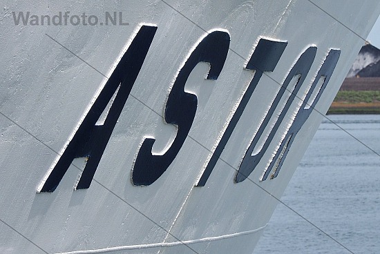 Cruiseschip Astor aan de Cruisekade, Felison Terminal, IJmuiden