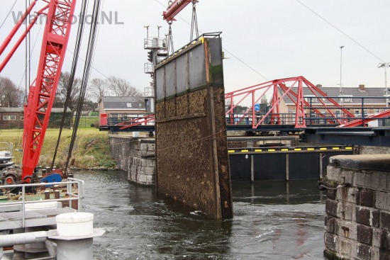 Vervangen aangevaren deur