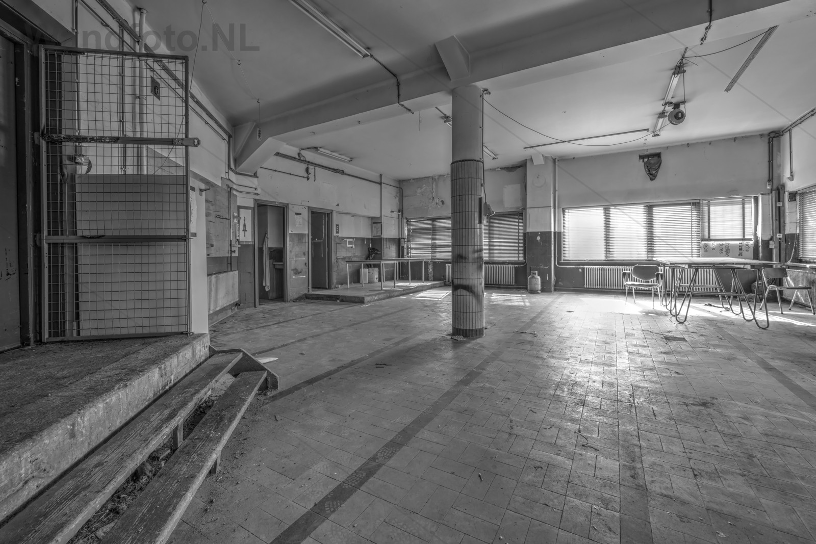 Kantinefoto-0-F--11830 1 2Monochrome3-bw.jpg