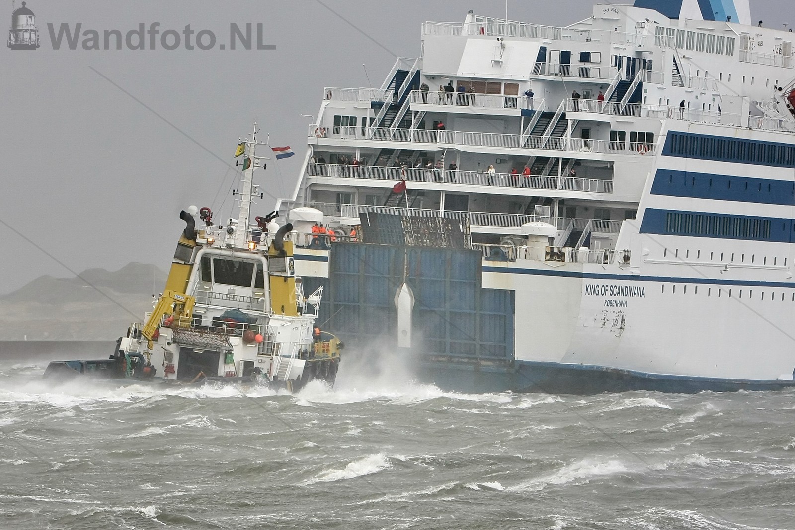 Cruiseferry King of Scandinavia loopt binnen tijdens stormweer