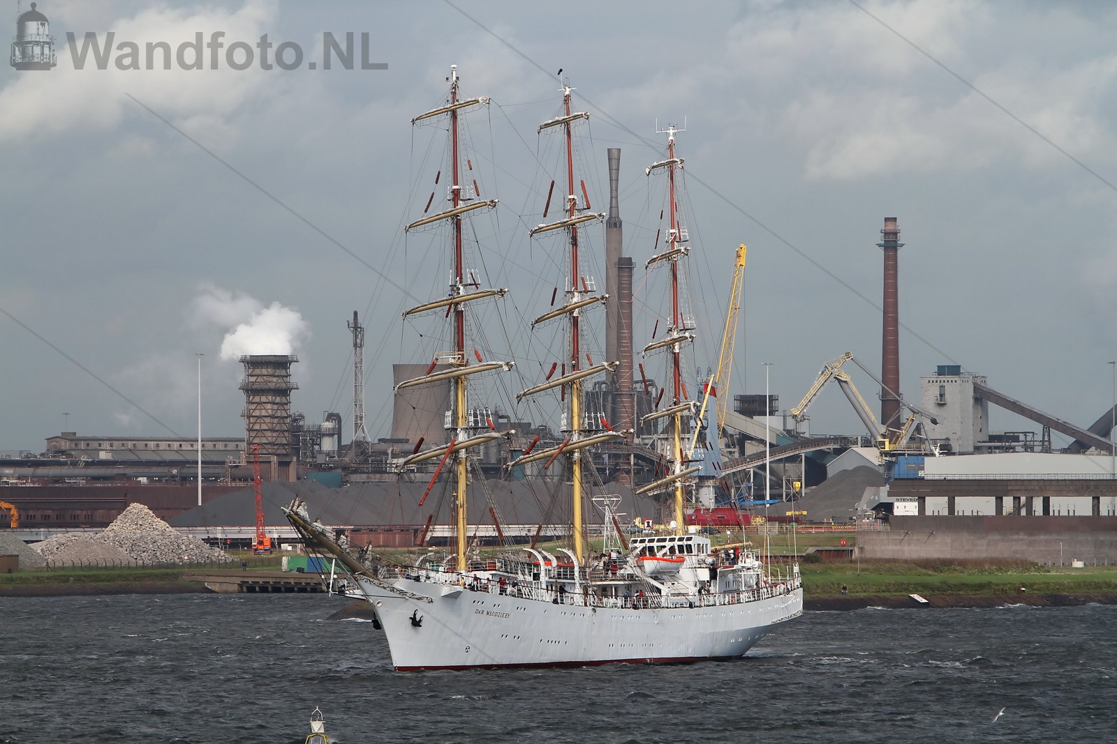 Driemastvolschip Dar Mlodziezy